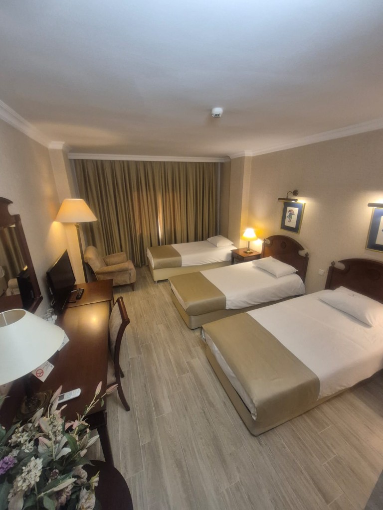 Standart oda üç yataklı görünüm